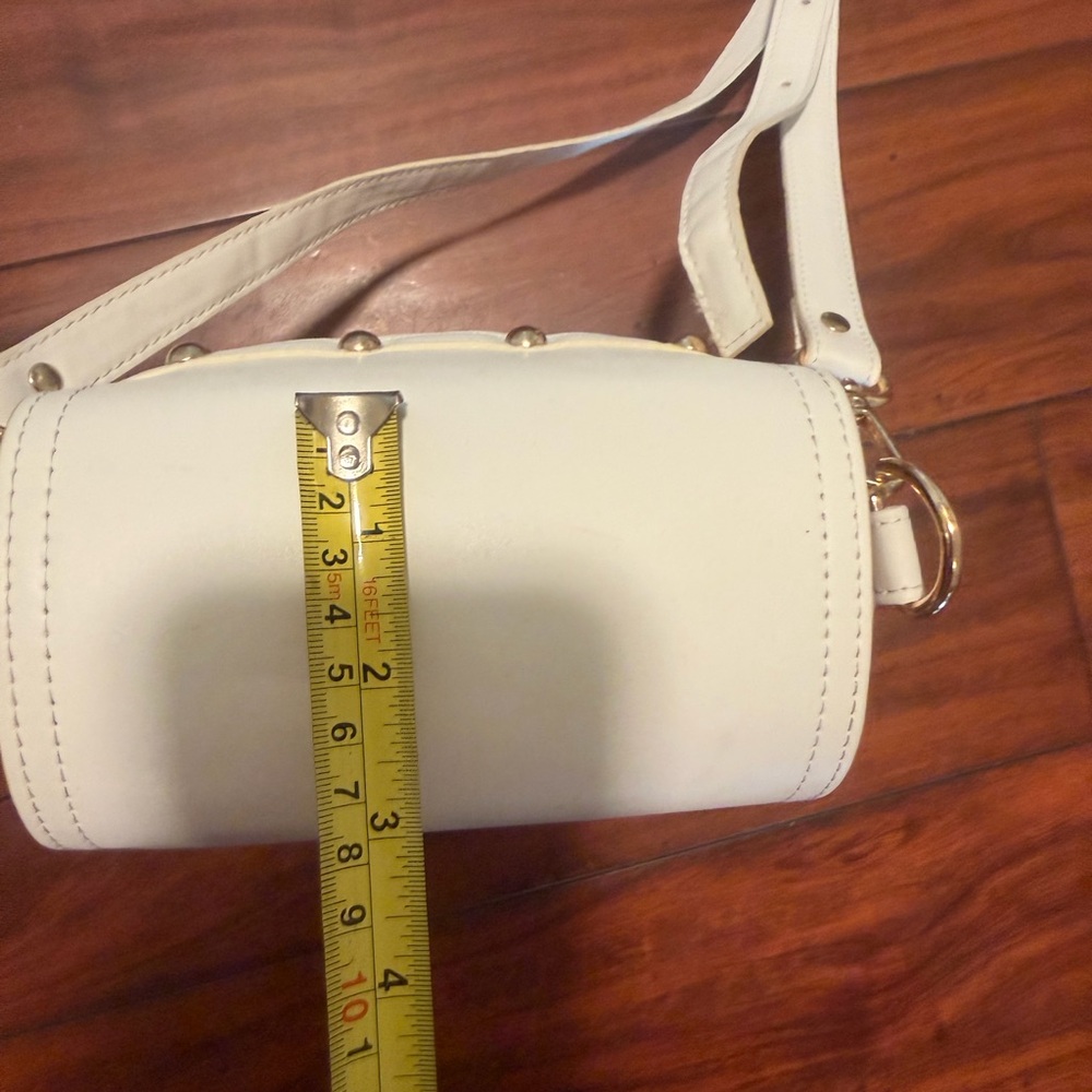 Tommy Bahama Natural Woven Rattan Crossbody with White Flap - Picture 11 of 12